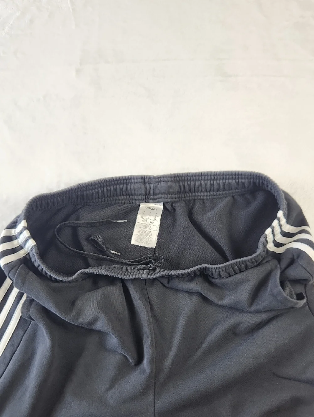 Adidas Sweatpants Men's XL‎ Black with White Stripes On The Side.
